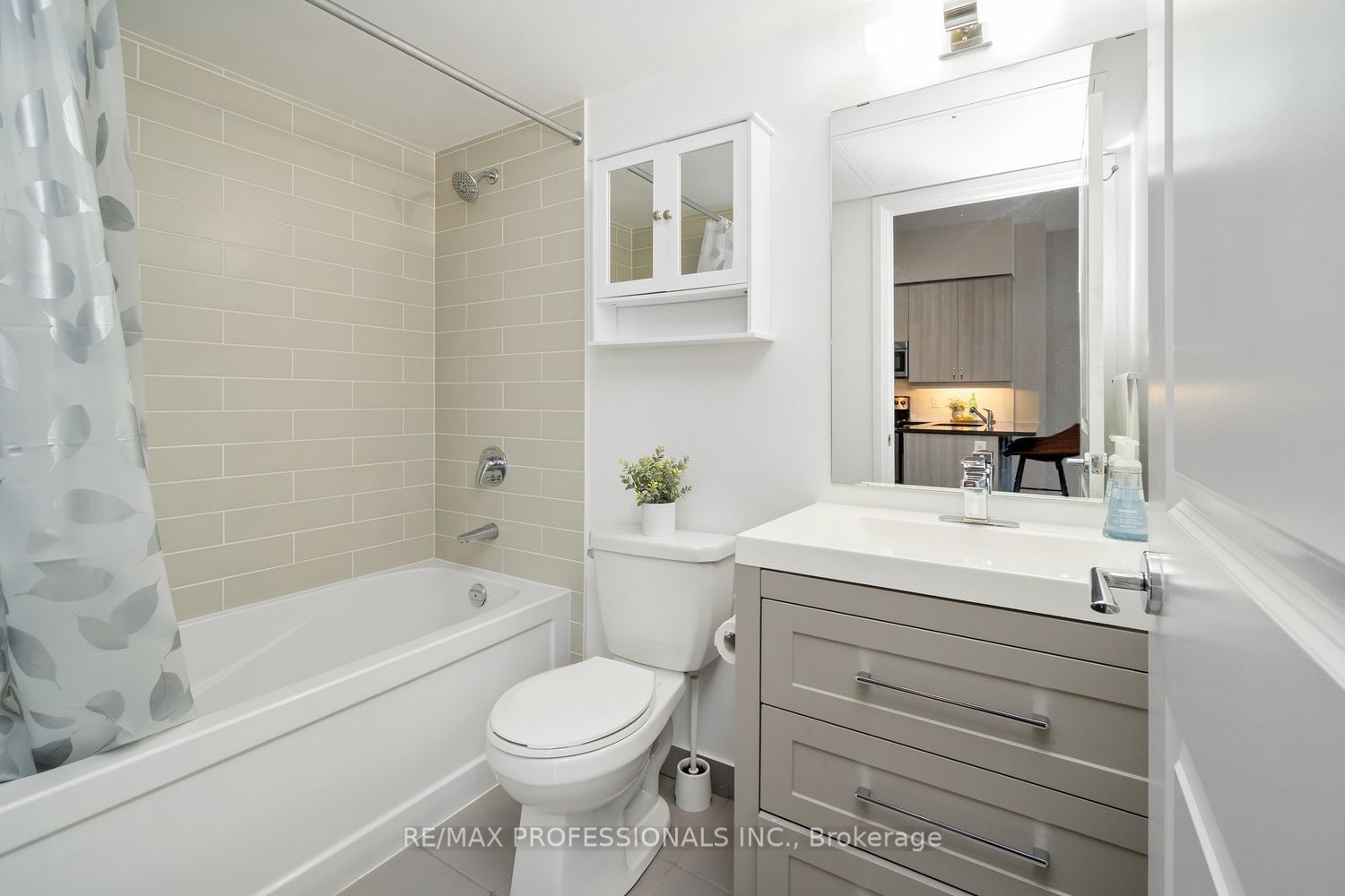 1185 The Queensway, unit 114 for sale - image #17