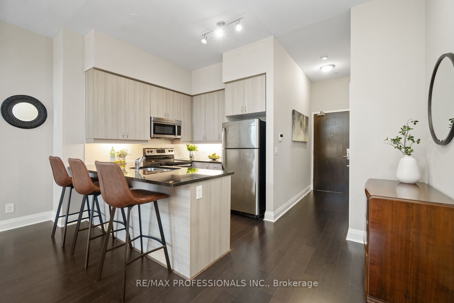 1185 The Queensway, unit 114 for sale - image #8