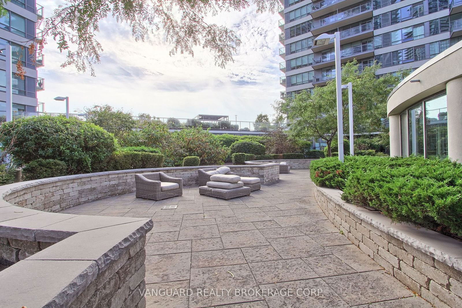 2230 Lake Shore Blvd W, unit TH3 for sale