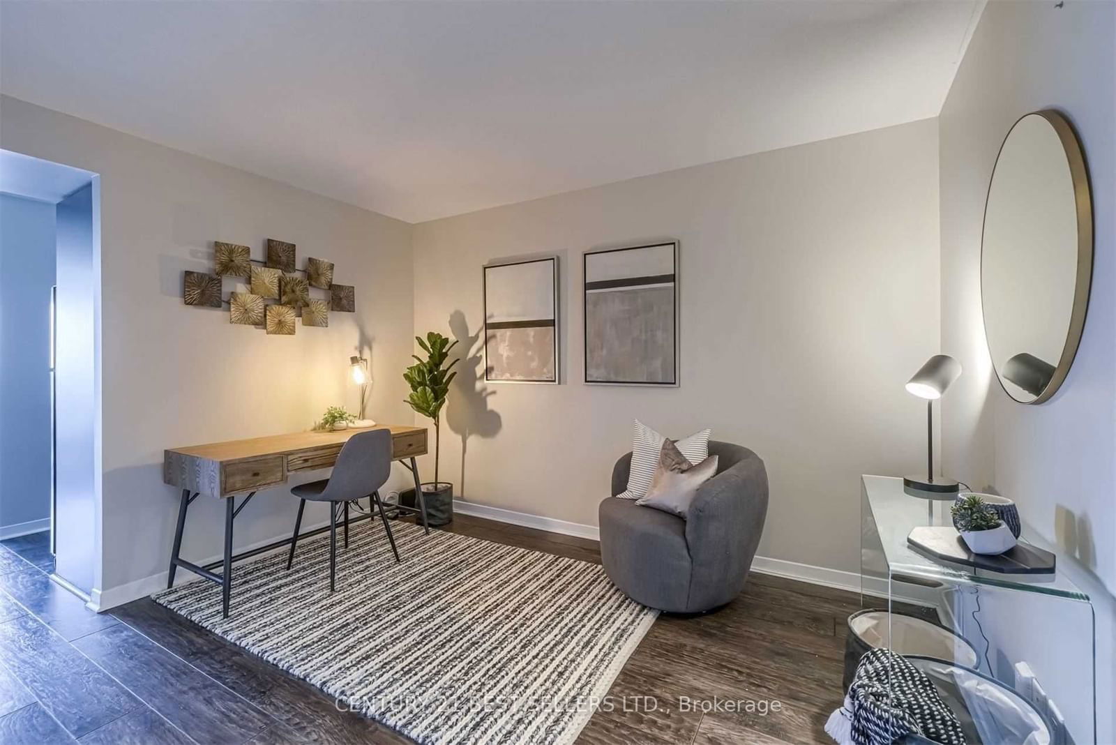 1040 The Queensway, unit 715 for rent - image #4