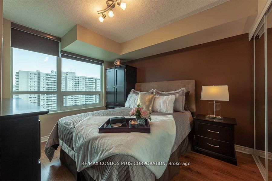 208 Enfield Pl, unit 1702 for sale - image #12