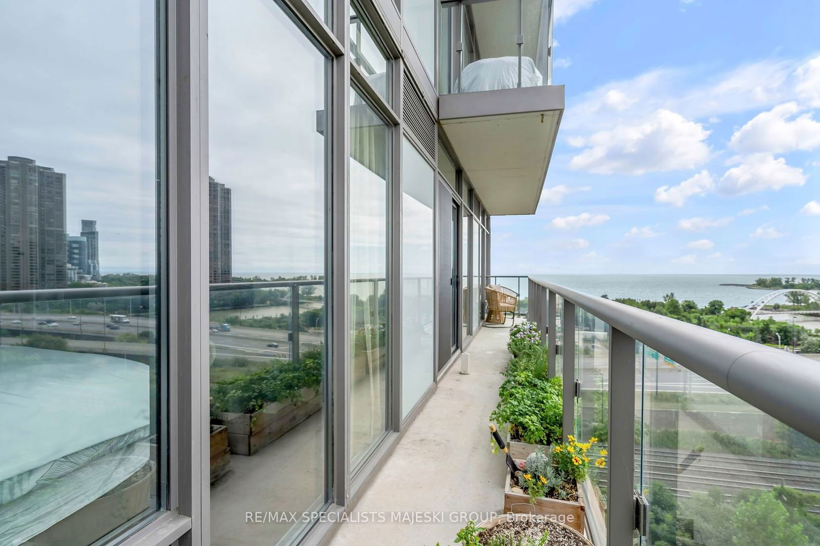 105 The Queensway, unit 1103 for sale