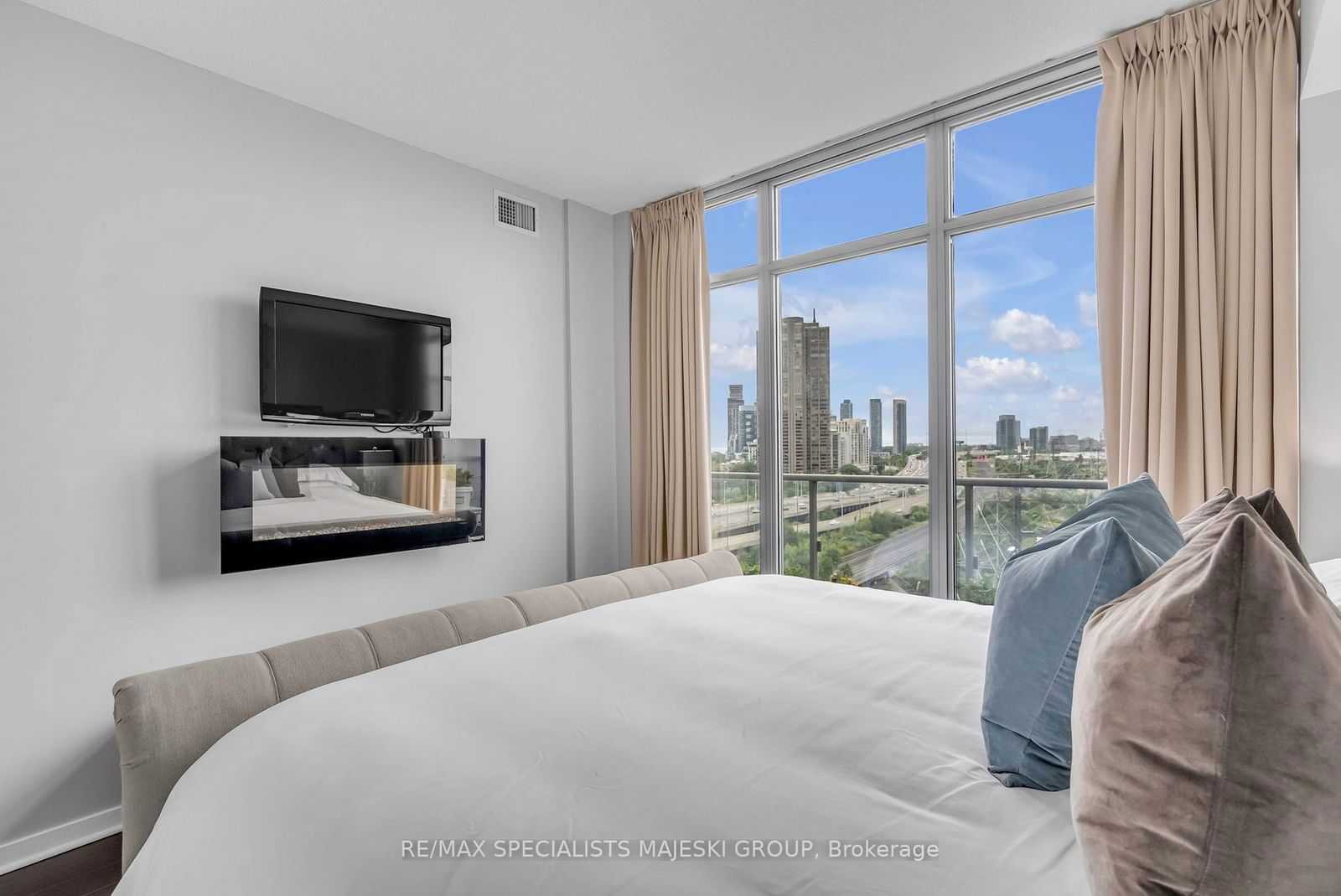 105 The Queensway, unit 1103 for sale - image #18