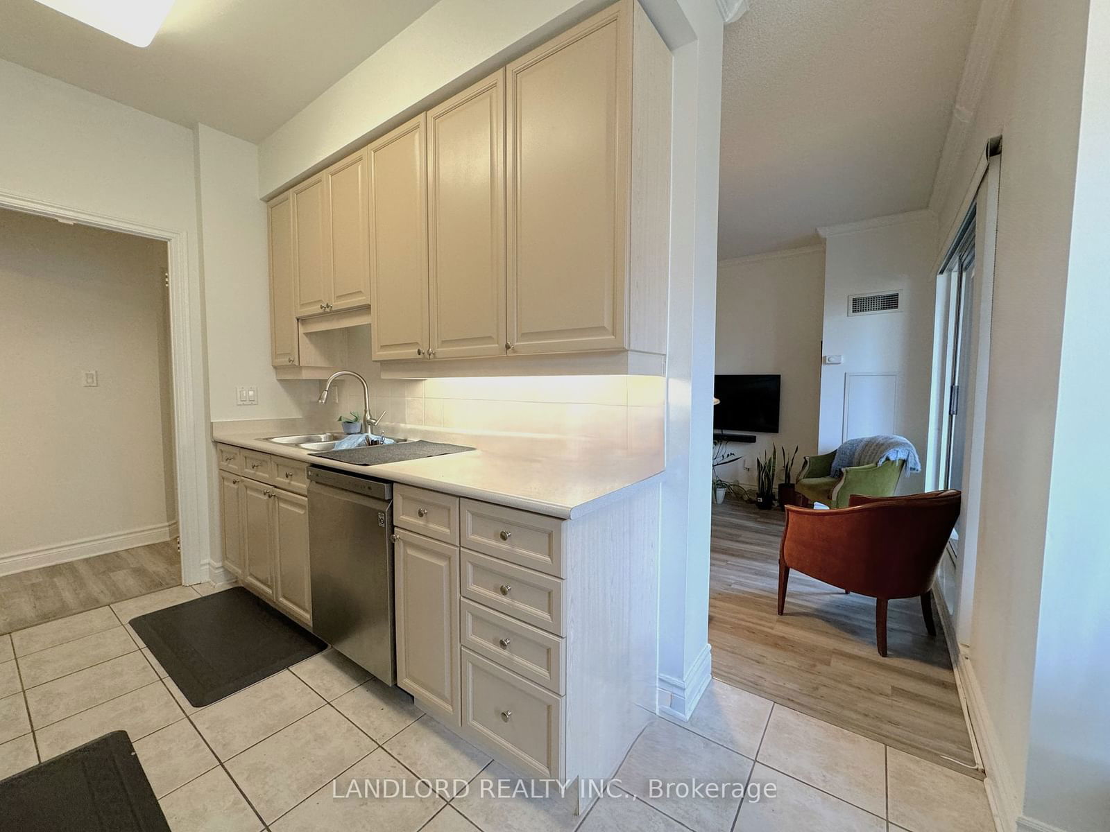 1 Lomond Dr, unit 402 for rent - image #2