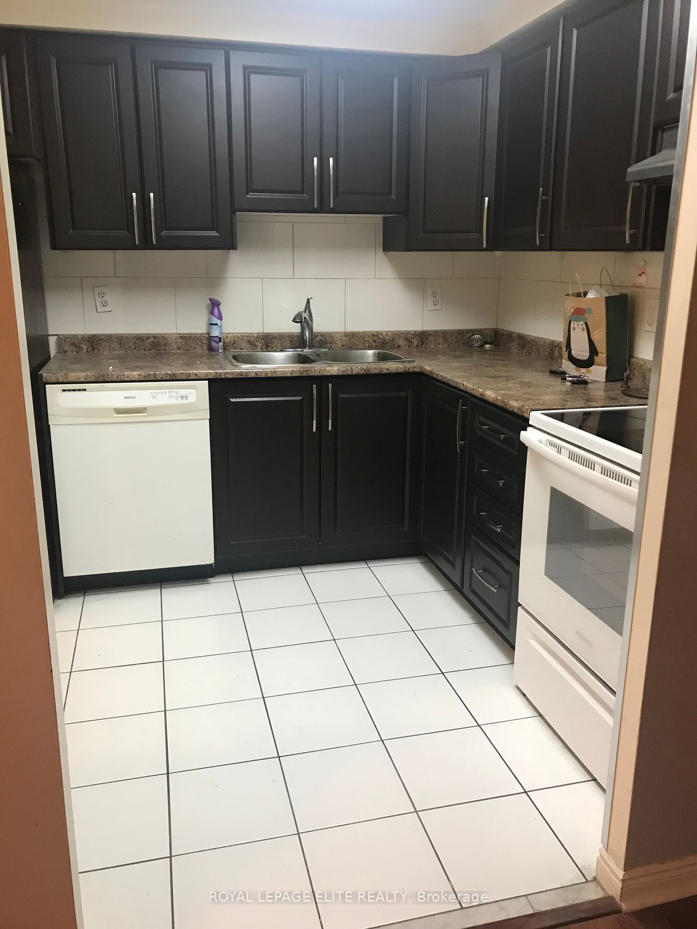 135 HILLCREST Ave, unit 910 for rent