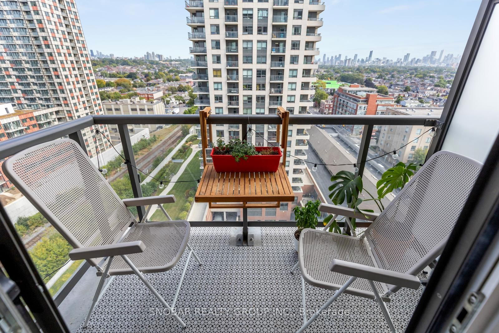 1420 Dupont St, unit 1611 for sale