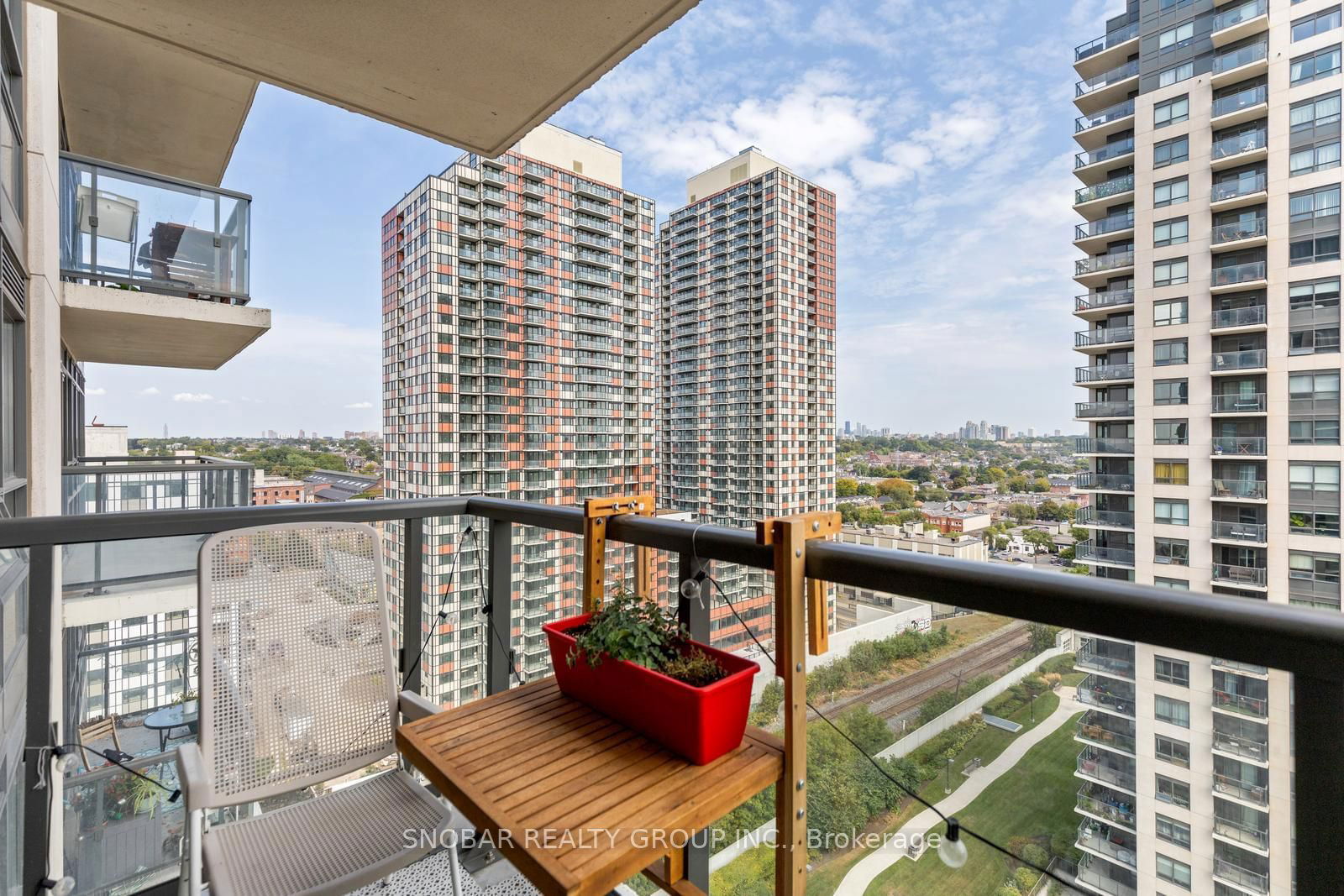 1420 Dupont St, unit 1611 for sale