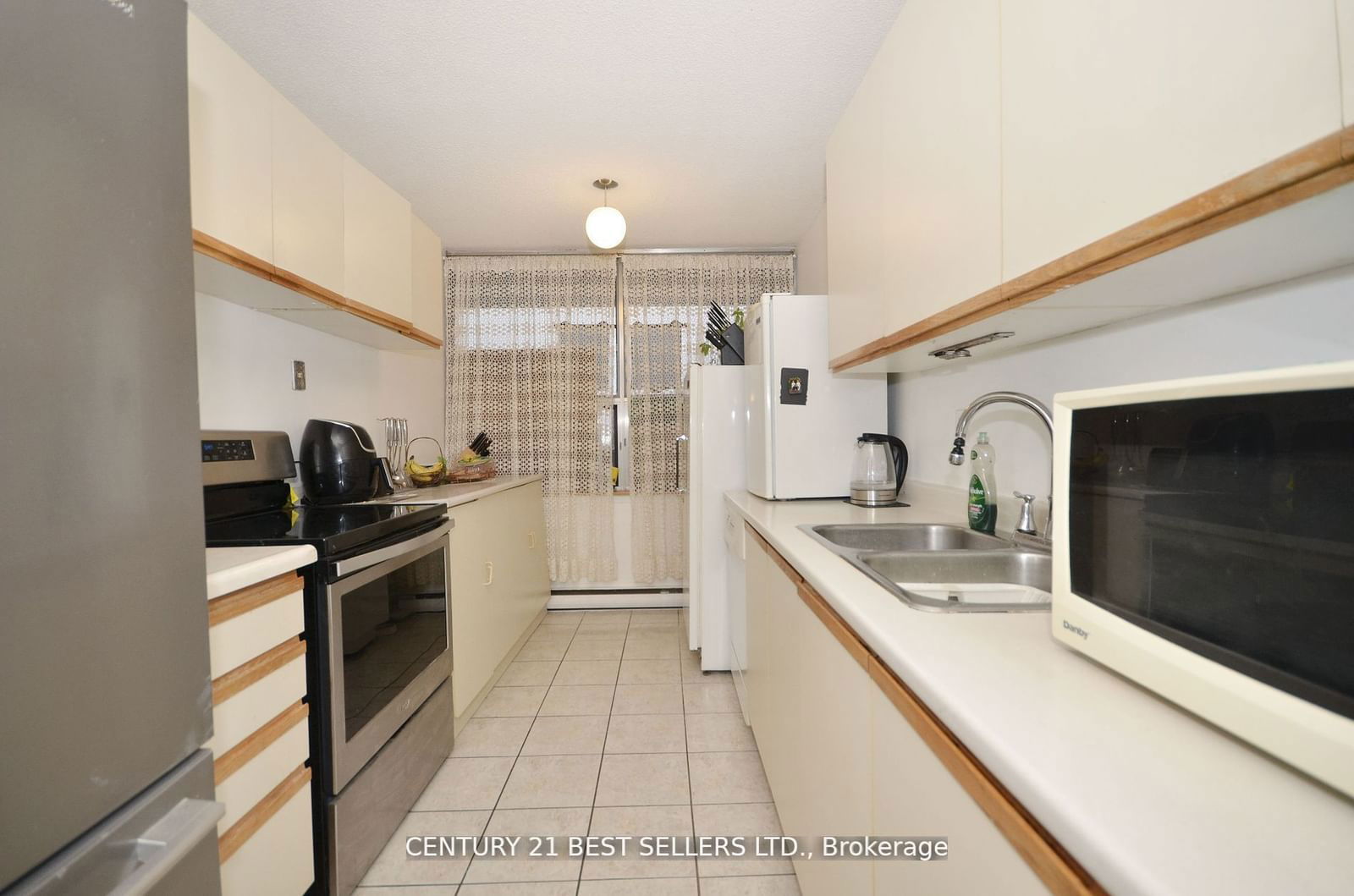 25 Kensington Rd, unit 1407 for sale - image #8