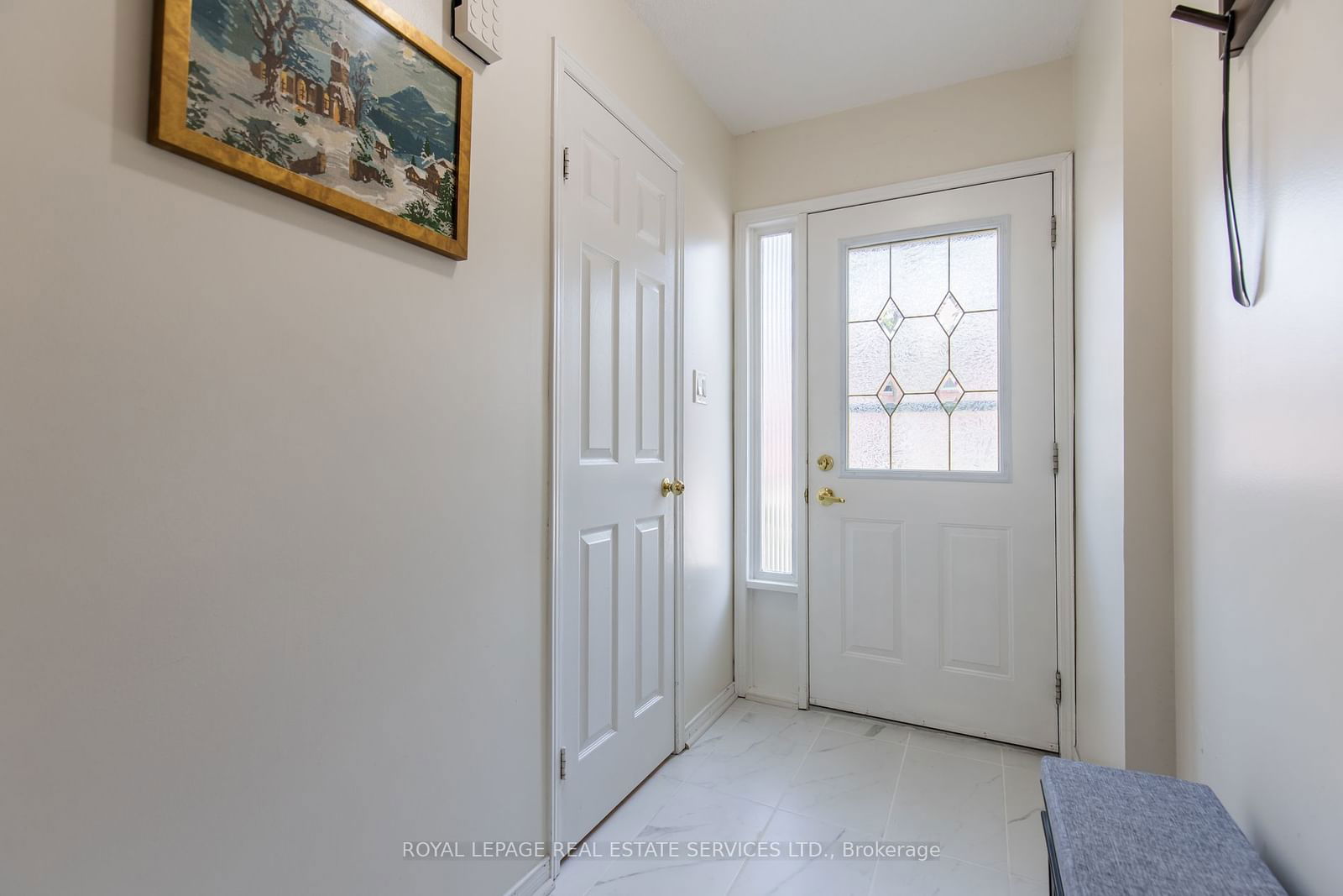 2004 Glenada Cres, unit 24 for sale - image #2