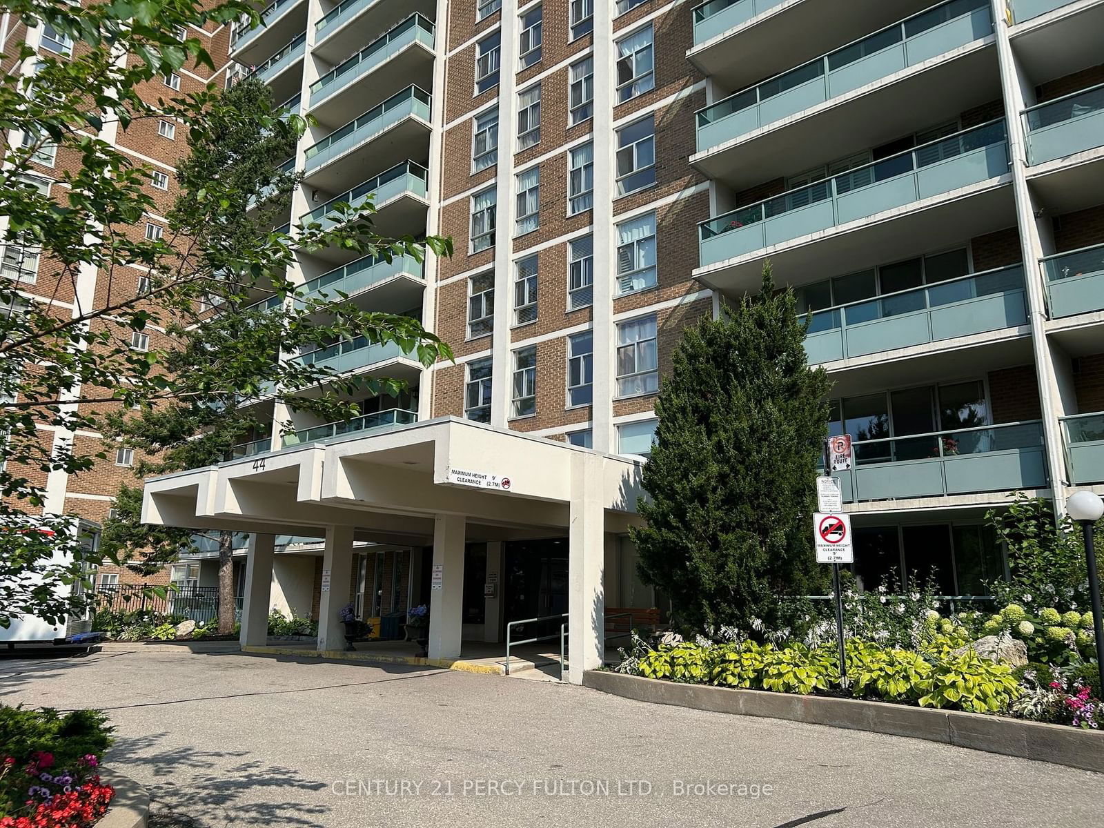 44 Longbourne Dr, unit 902 for sale - image #2