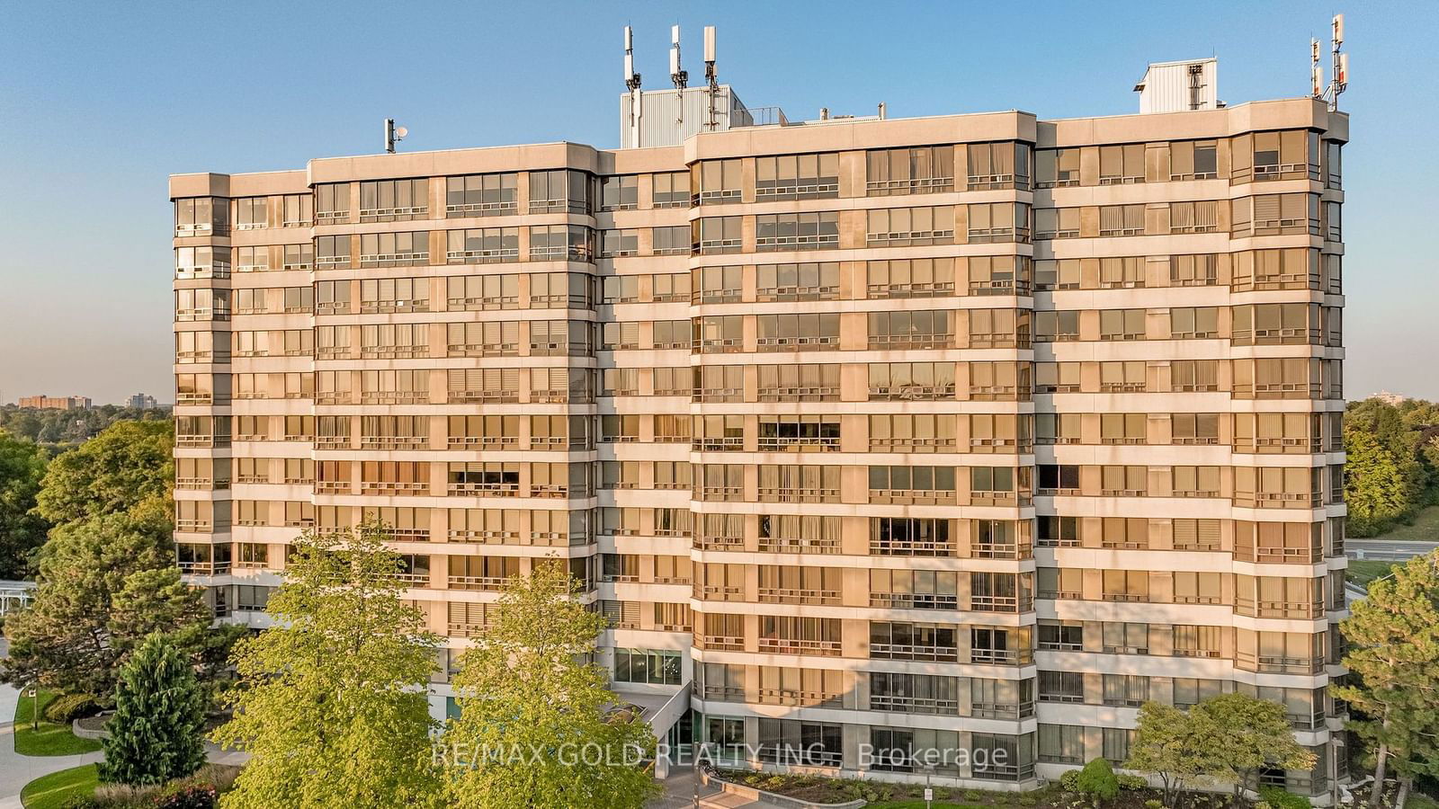 310 Mill St, unit 608 for sale - image #2