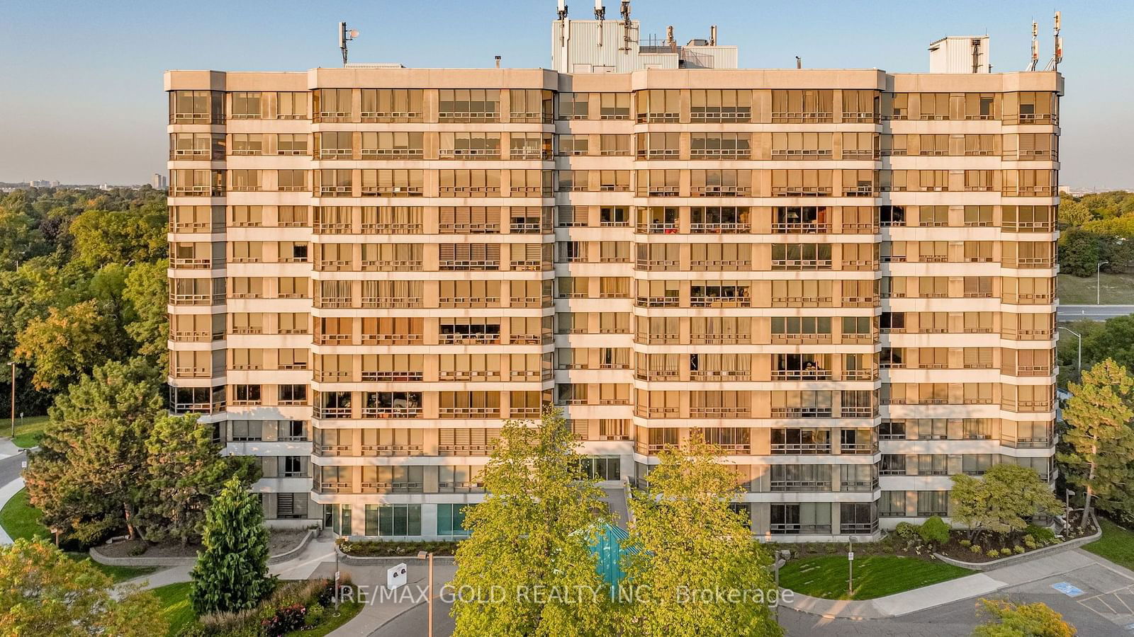 310 Mill St, unit 608 for sale - image #3