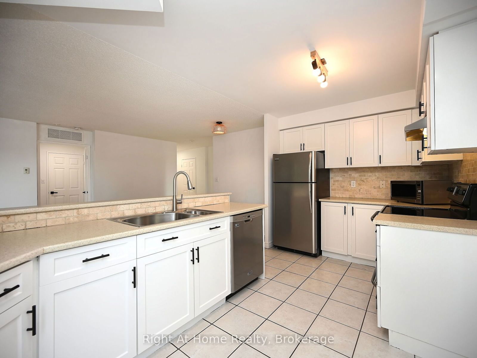 2301 Parkhaven Blvd, unit 204 for sale - image #14