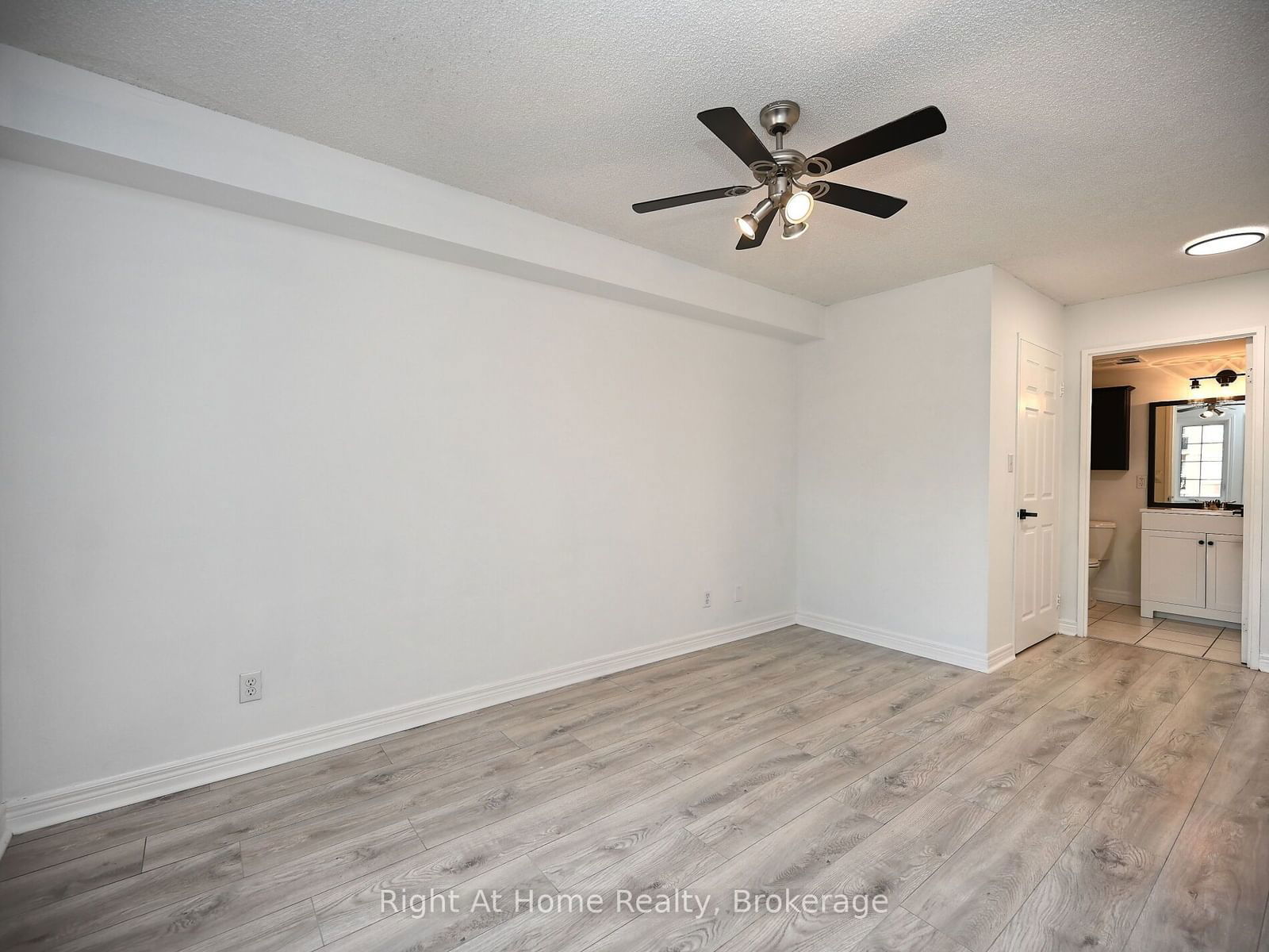 2301 Parkhaven Blvd, unit 204 for sale