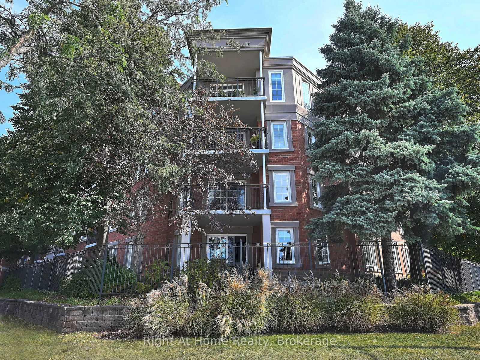 2301 Parkhaven Blvd, unit 204 for sale - image #2