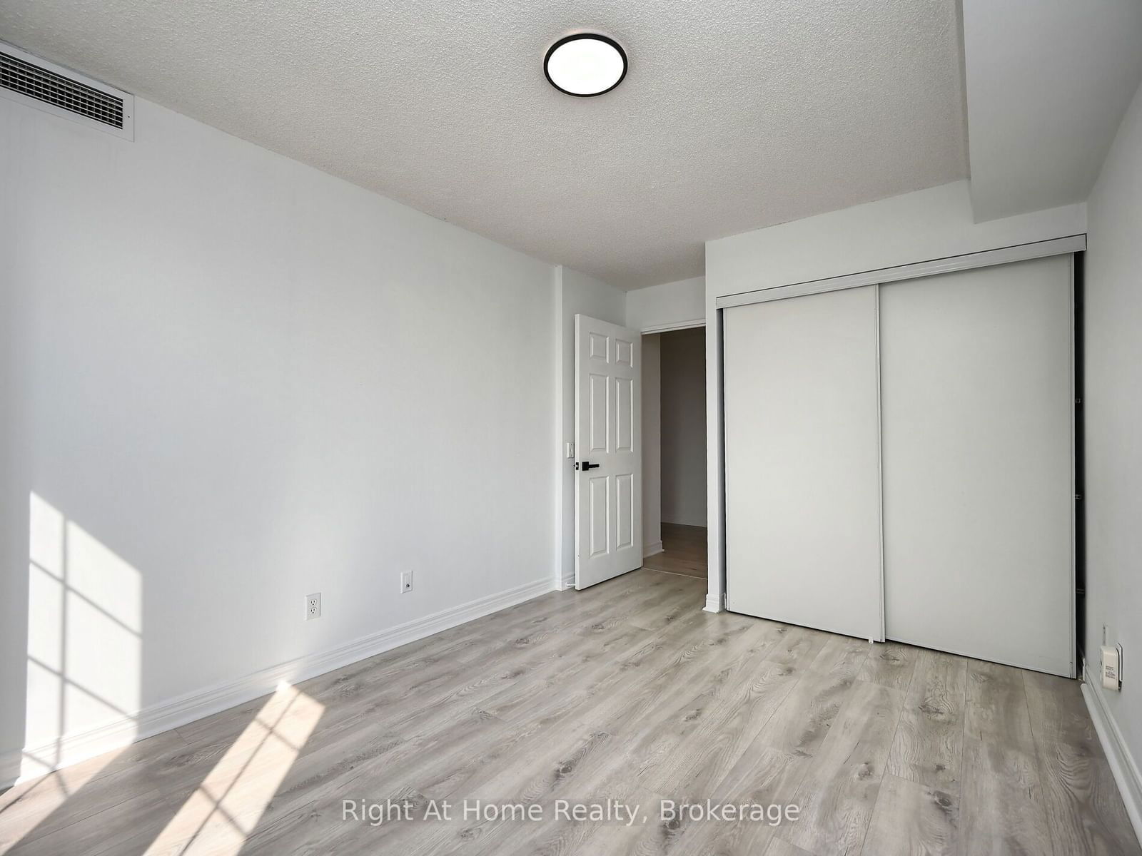 2301 Parkhaven Blvd, unit 204 for sale - image #25