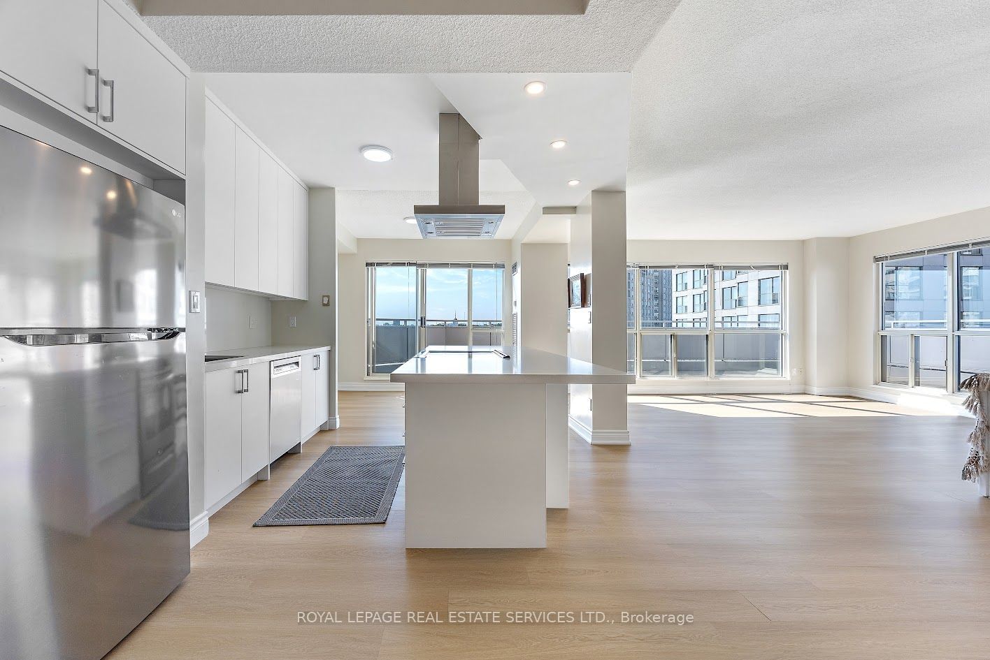 2267 Lake Shore Blvd W, unit 1008 for sale - image #3