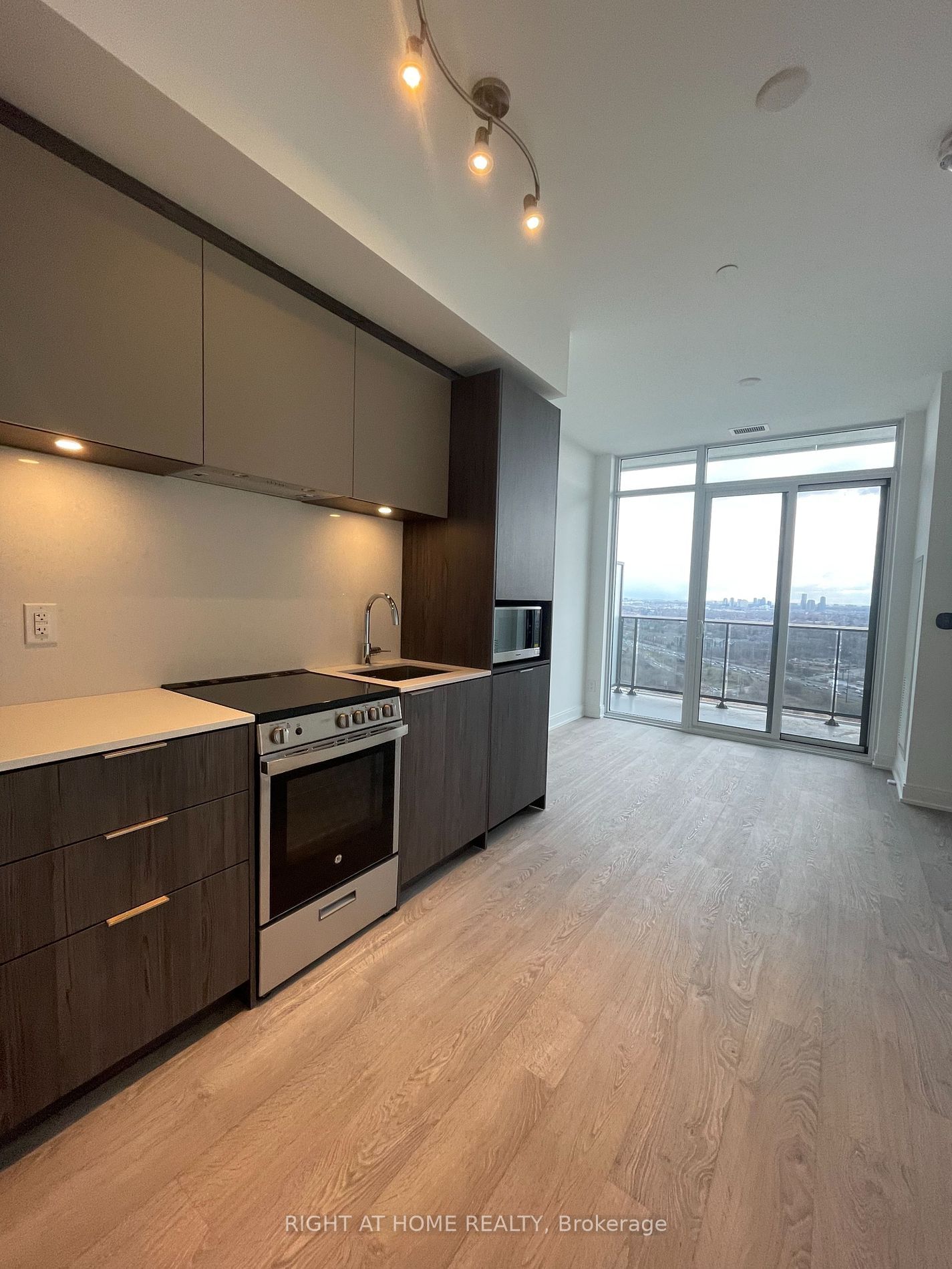 70 ANNIE CRAIG Dr, unit 3009 for rent - image #4