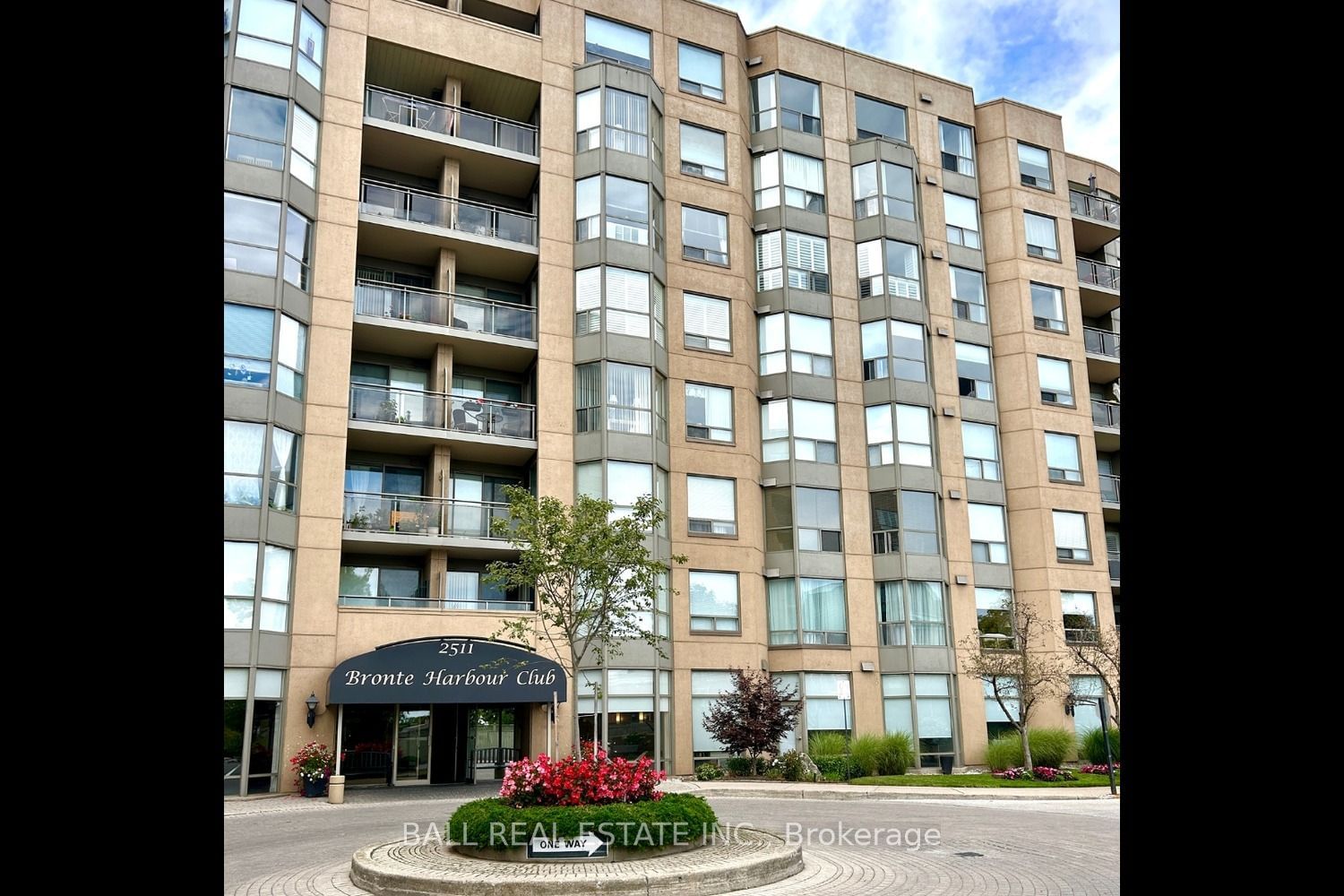 2511 Lakeshore Rd W, unit 326 for sale