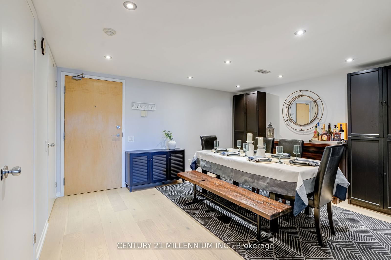 1040 The Queensway, unit 111 for sale - image #3