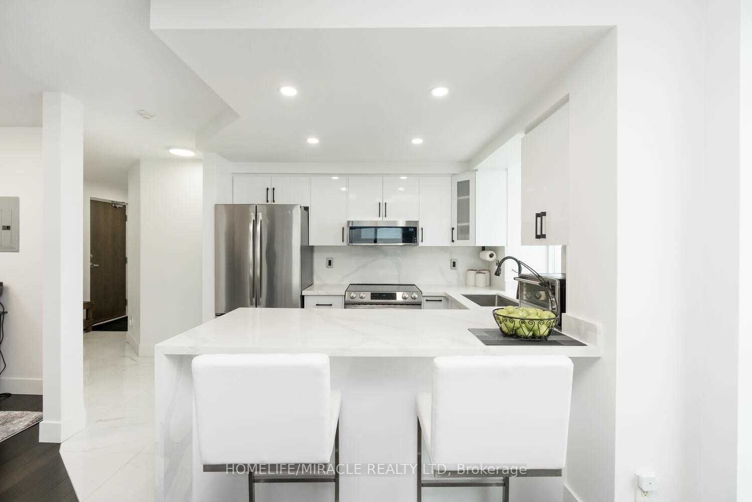 9 George St N, unit 2105 for rent - image #6