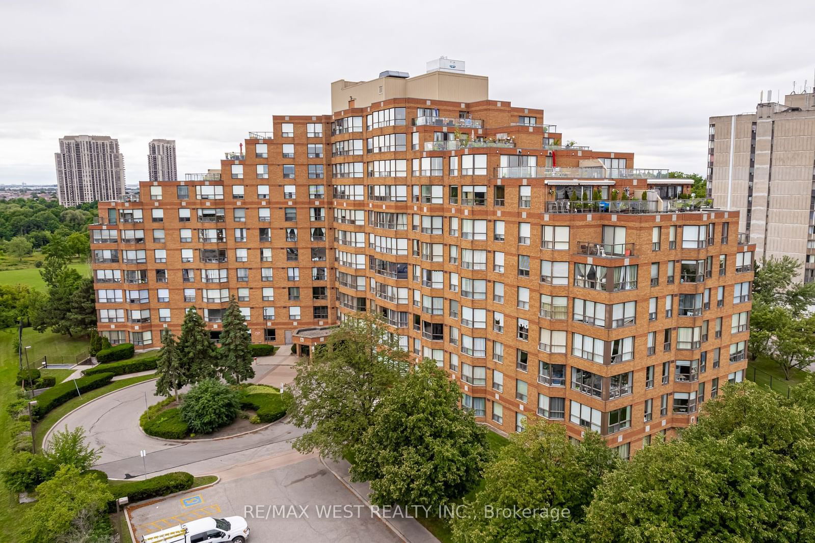 6 Humberline Dr, unit 320 for sale - image #2