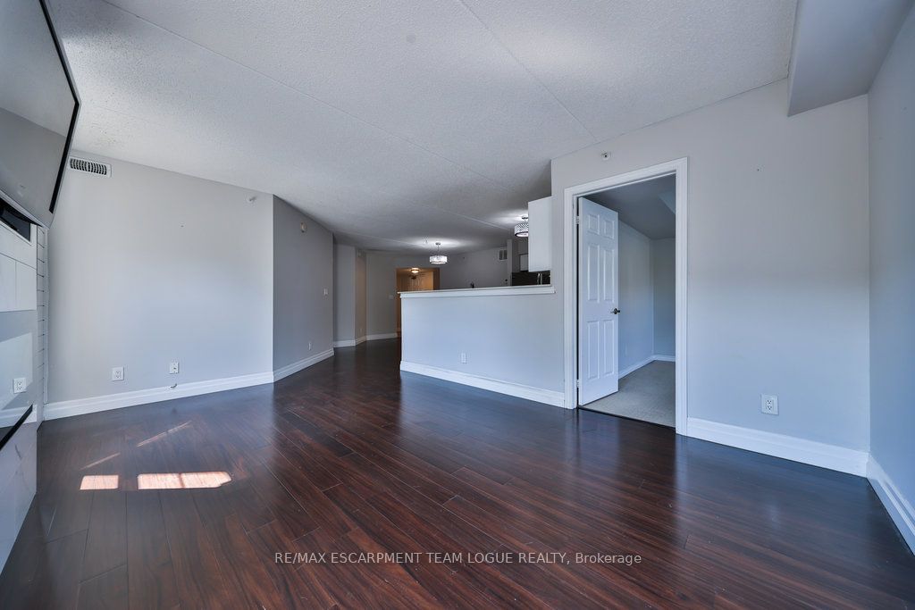 2035 Appleby Line, unit 113 for rent - image #10