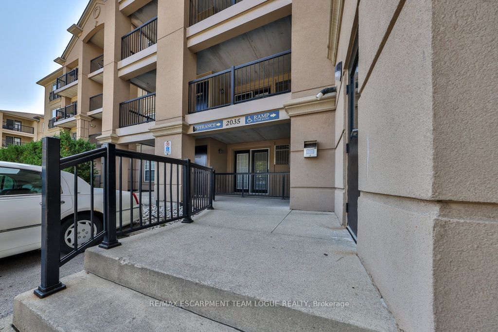 2035 Appleby Line, unit 113 for rent - image #3