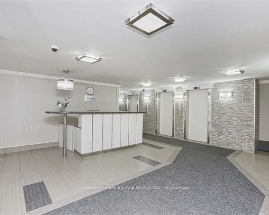 15 Kensington Rd, unit 801 for rent