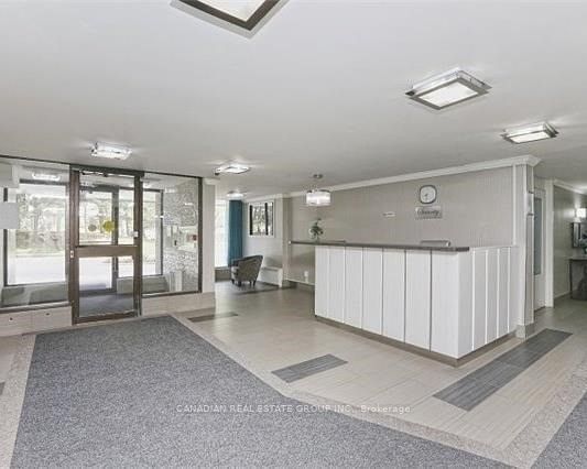 15 Kensington Rd, unit 801 for rent