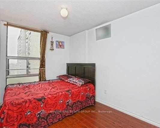 15 Kensington Rd, unit 801 for rent