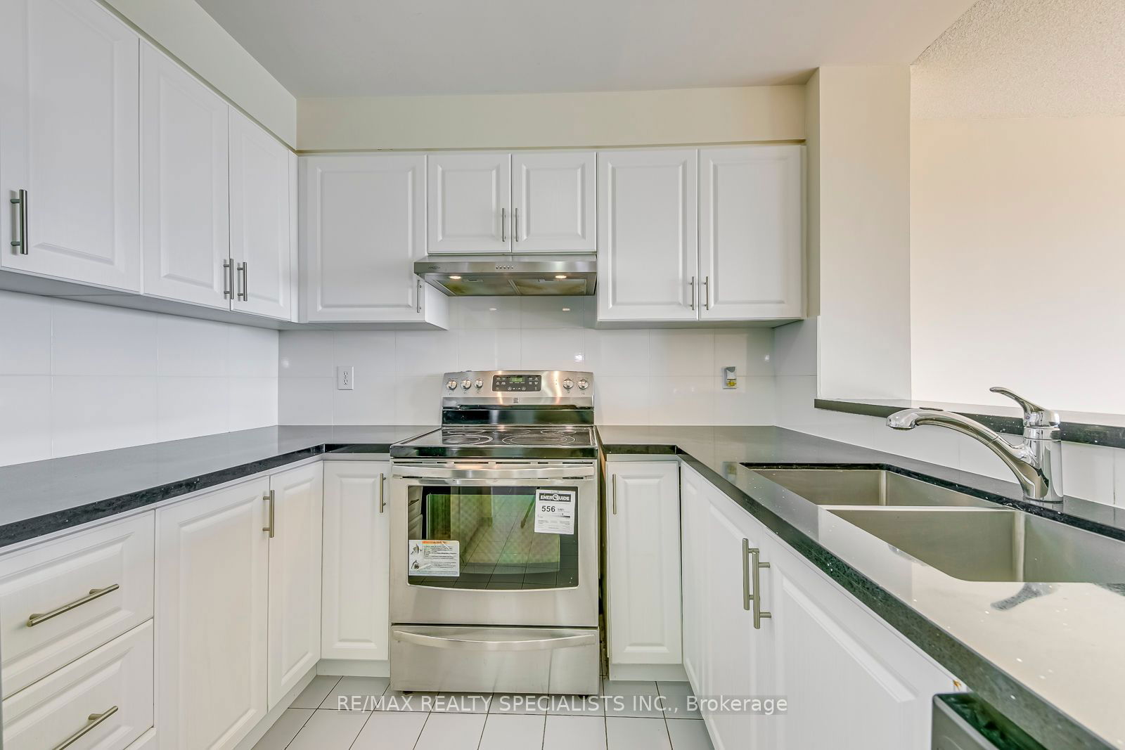 2177 Burnhamthorpe Rd W, unit 1202 for rent