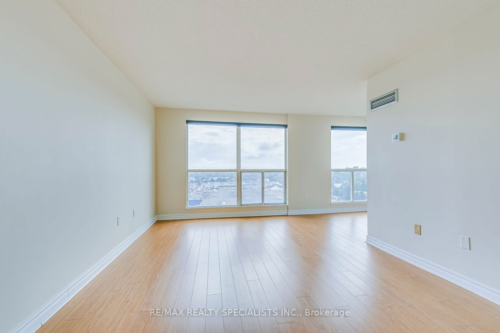 2177 Burnhamthorpe Rd W, unit 1202 for rent