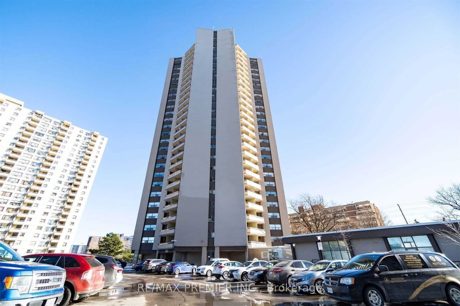 380 Dixon Rd, unit 2704 for rent