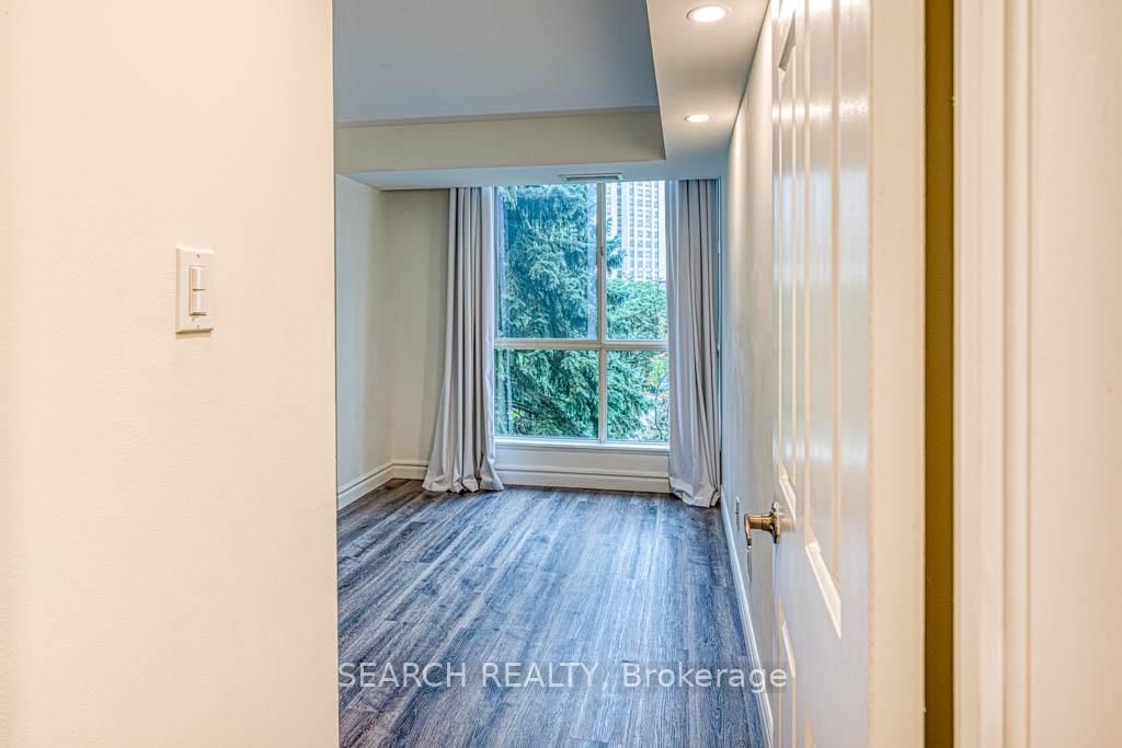 55 Kingsbridge Garden Circ, unit 313 for rent