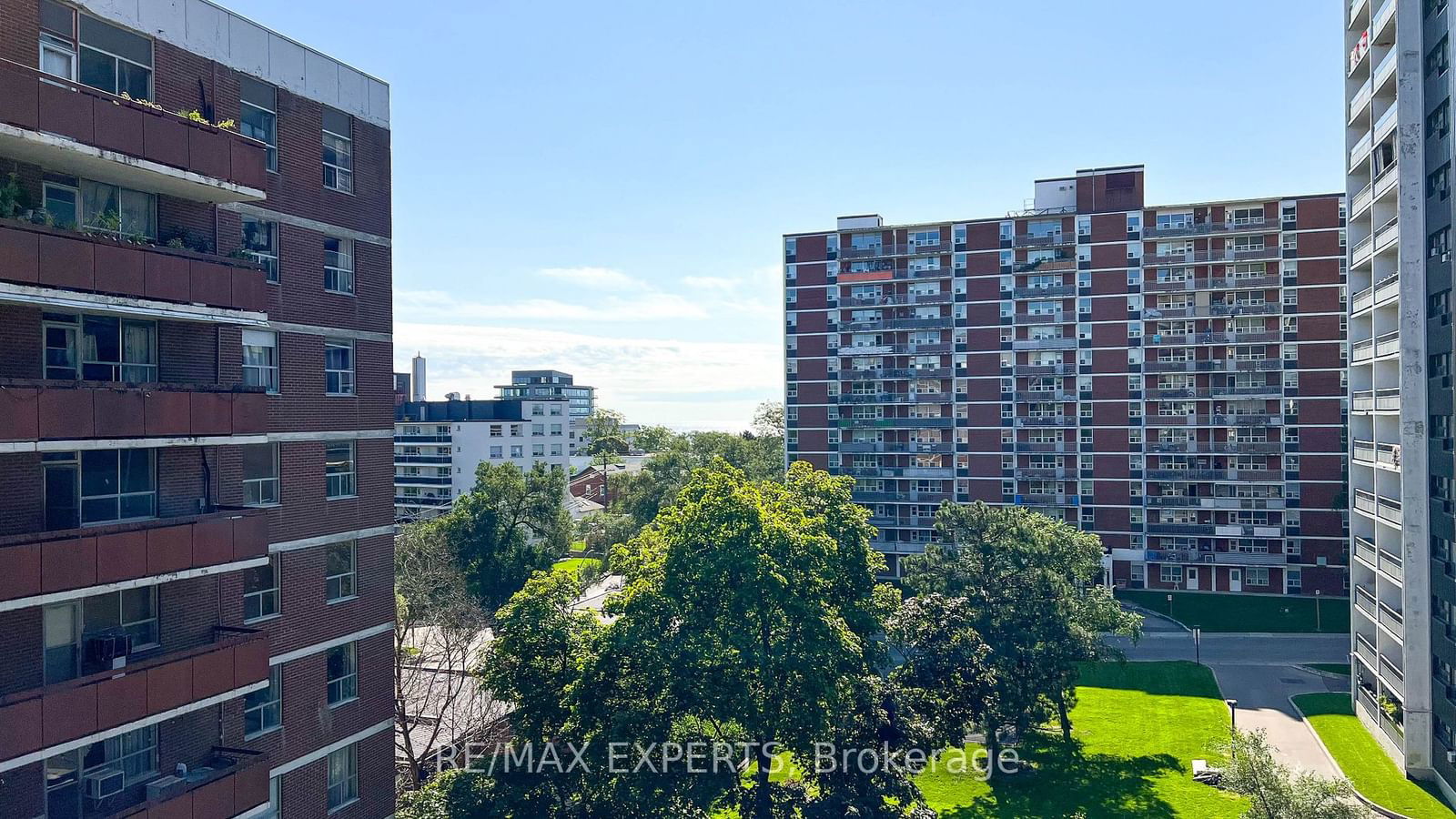 21 Park St E, unit 718 for sale