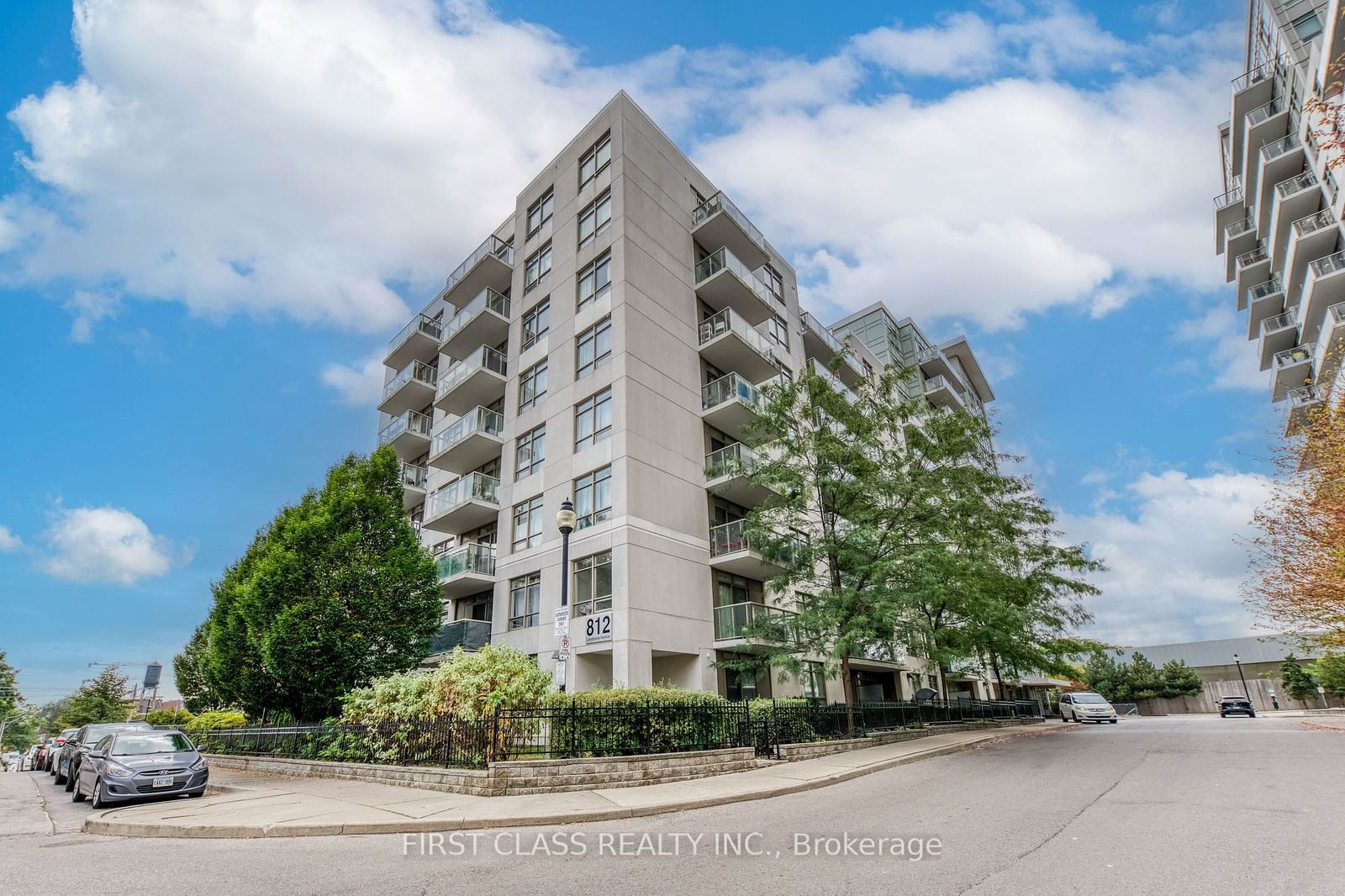 812 Lansdowne Ave, unit 1206 for sale