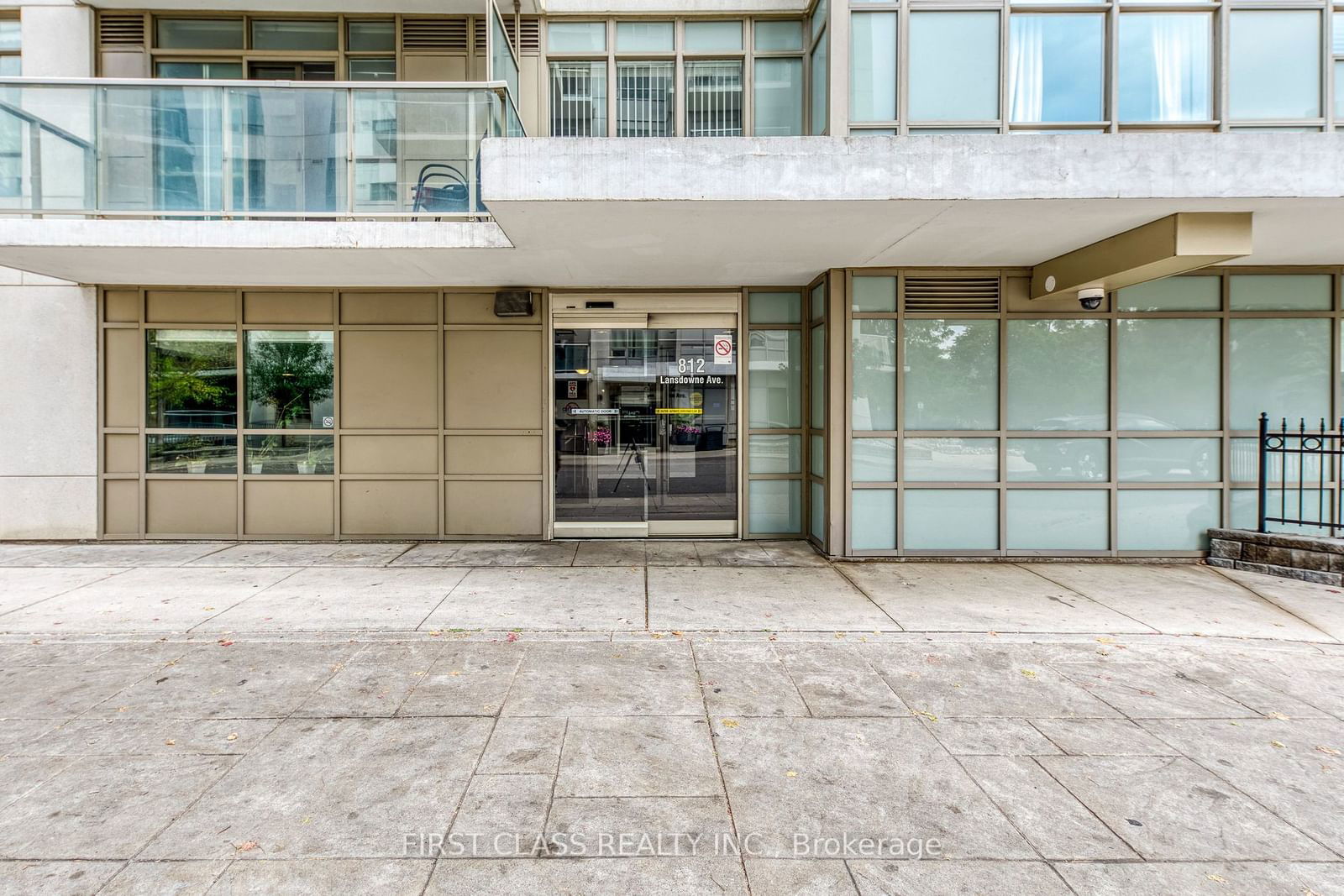 812 Lansdowne Ave, unit 1206 for sale