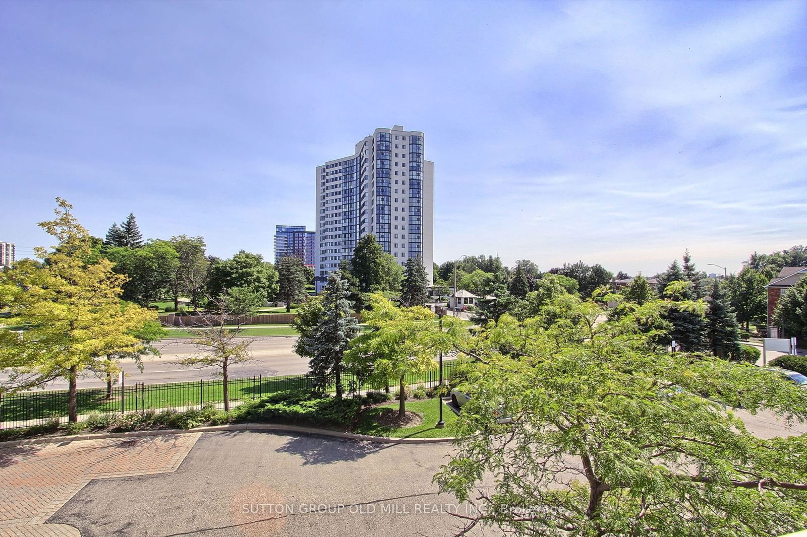 1359 Rathburn Rd E, unit 207 for sale