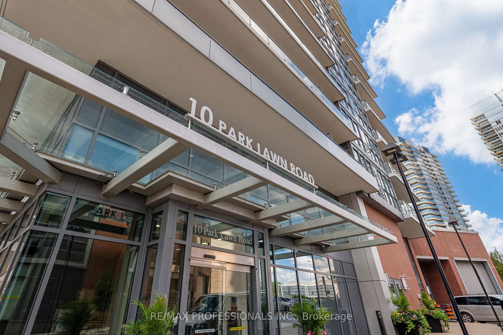 10 Park Lawn Rd, unit 1101 for rent