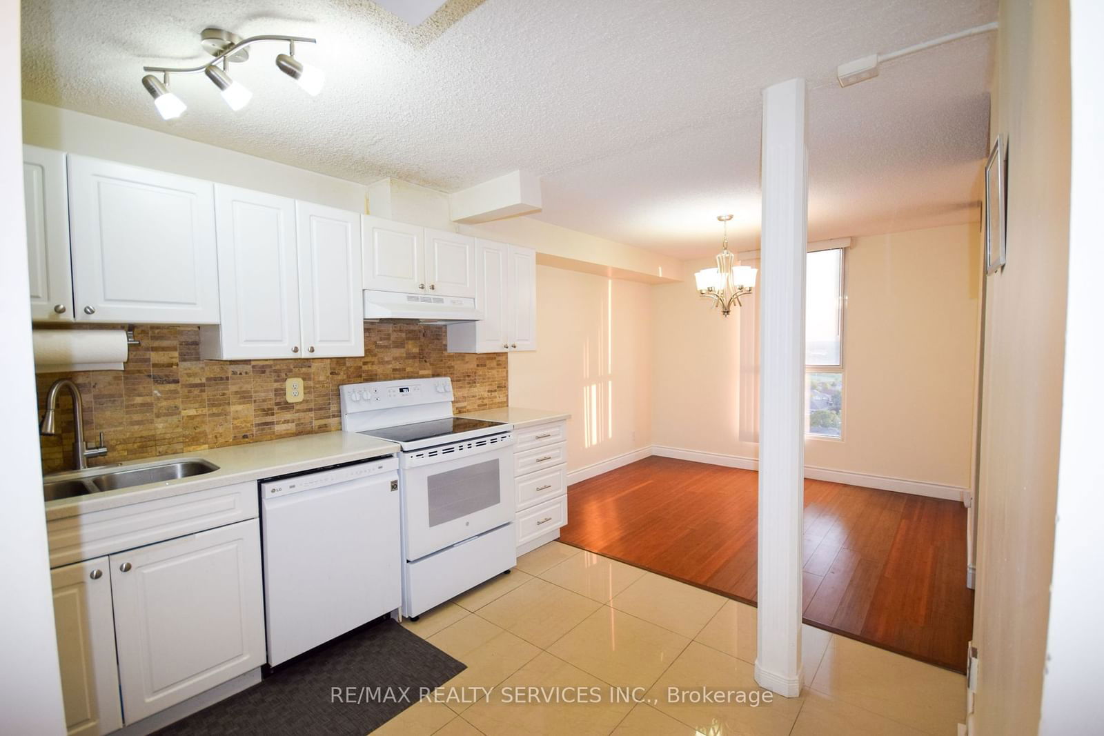 155 Hillcrest Ave, unit 1811 for sale