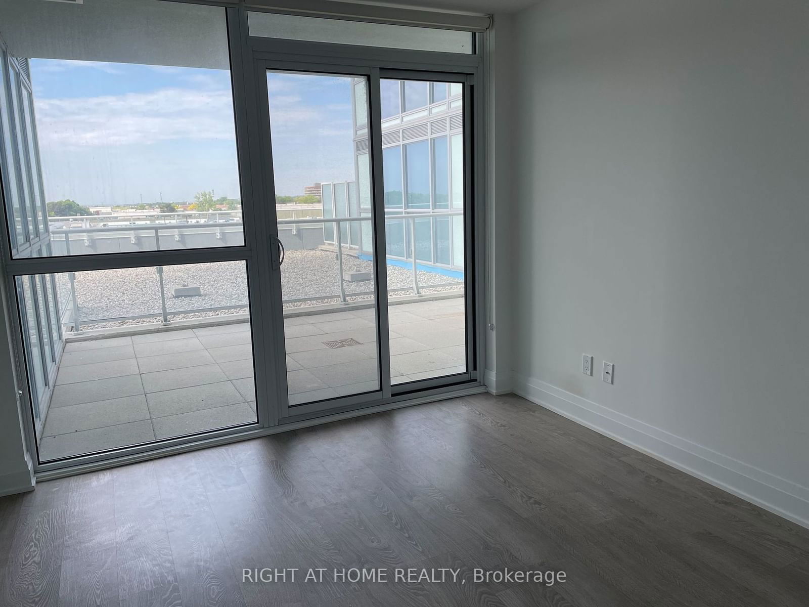 55 Speers Rd, unit 410 for rent - image #9