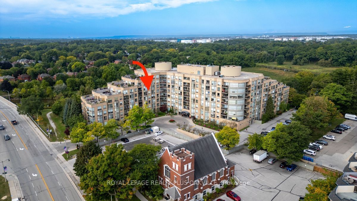 2511 Lakeshore Rd W, unit 516 for sale