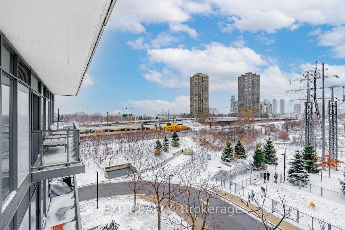 105 The Queensway, unit 404 for rent