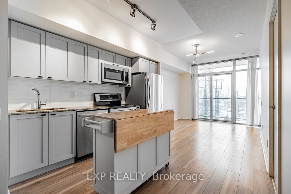 105 The Queensway, unit 404 for rent