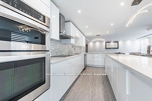 3650 Kaneff Cres, unit 1407 for rent