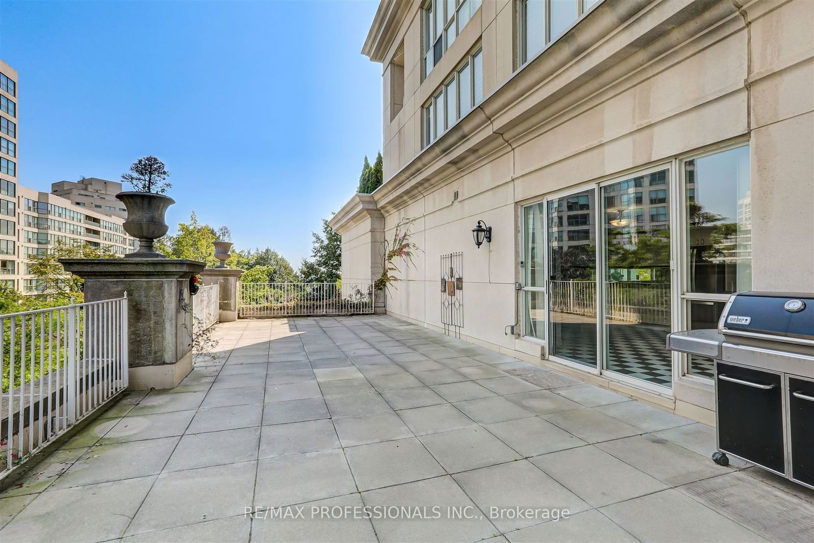 2287 Lake Shore Blvd W, unit 205 for sale