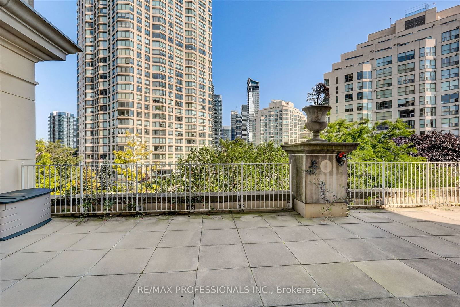 2287 Lake Shore Blvd W, unit 205 for sale