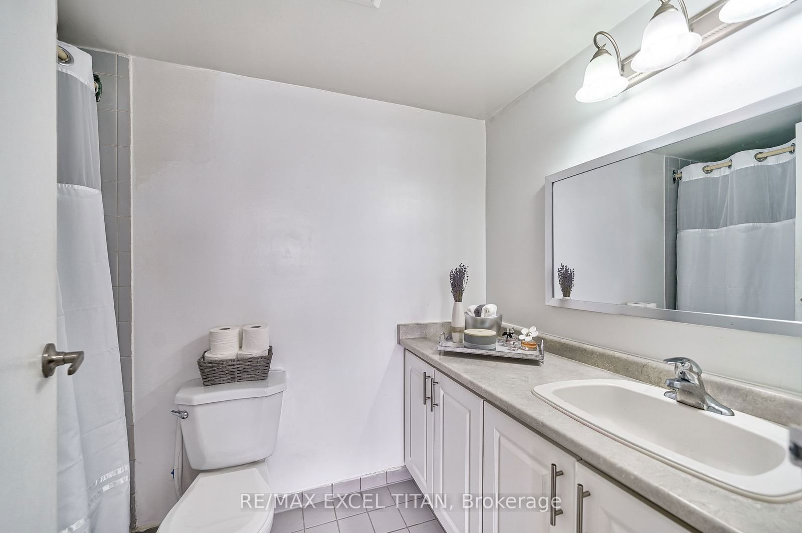 10 Markbrook Lane, unit 1812 for sale