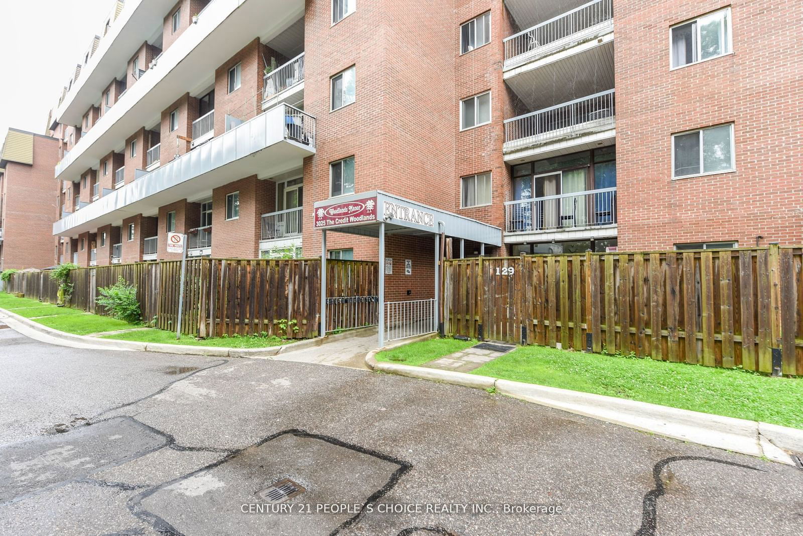 3025 The Credit Woodlands, unit 409 for sale